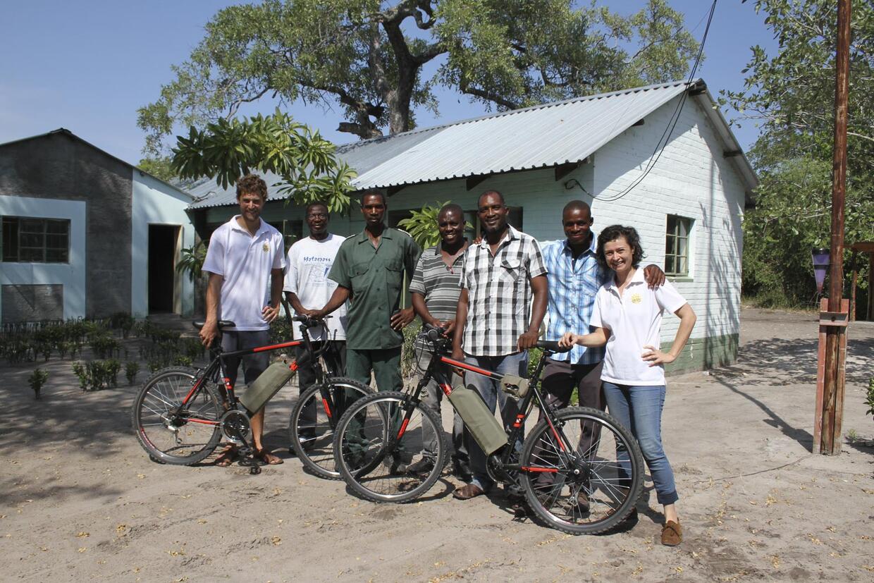 SunCycles team handing over the E-bikes to conservancy game guards, manager  and chairperson