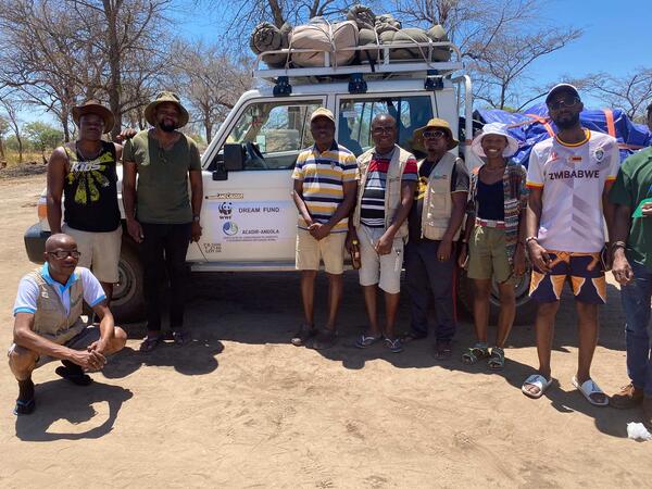 The first group crossing the borders into Angola
